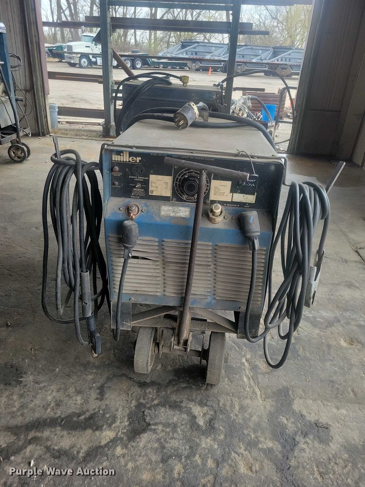 image for item DZ7007 Miller SRH-303 welder