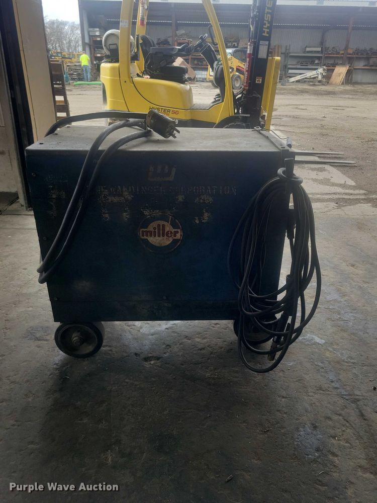 image for item DZ7007 Miller SRH-303 welder