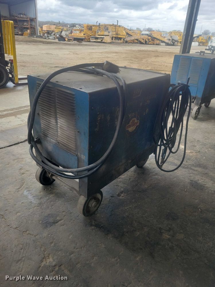 image for item DZ7007 Miller SRH-303 welder