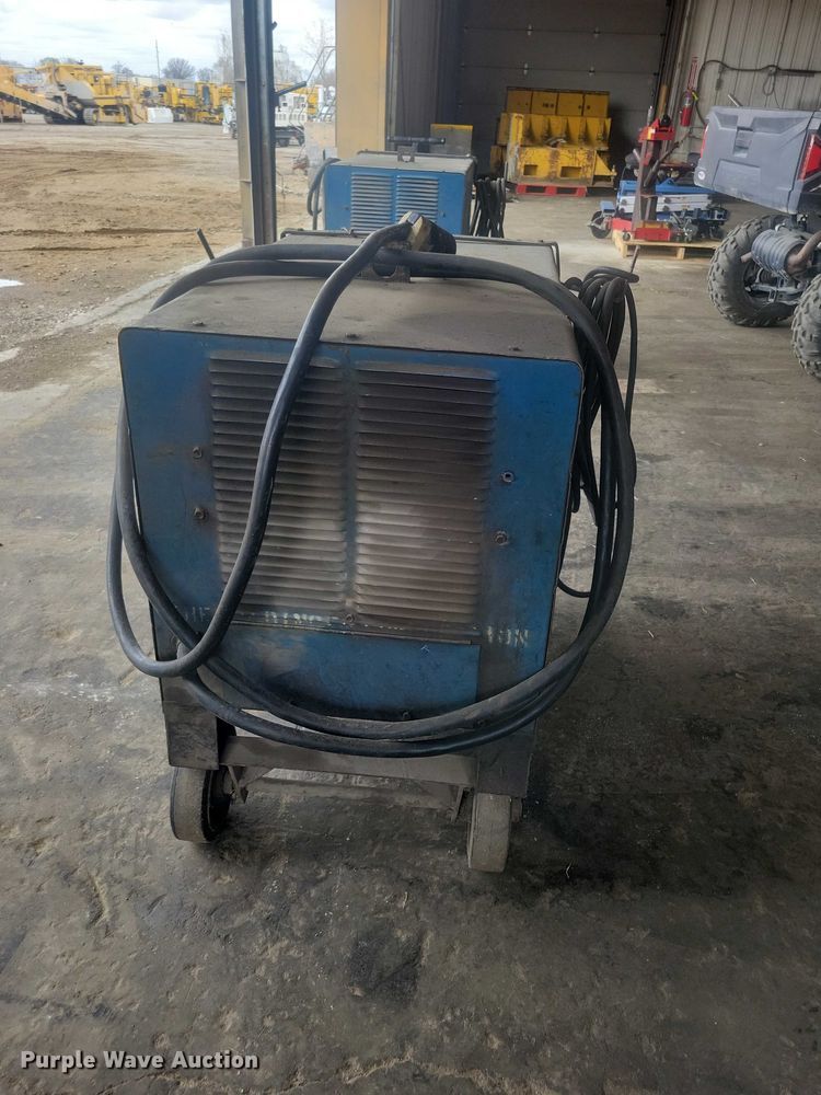 image for item DZ7007 Miller SRH-303 welder