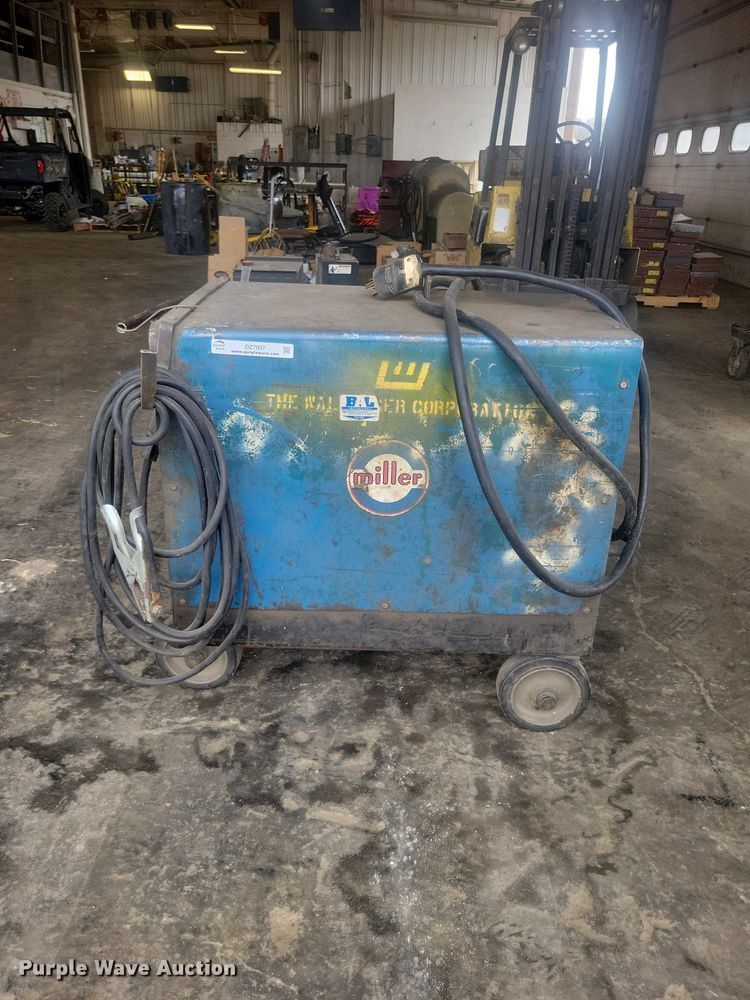 image for item DZ7007 Miller SRH-303 welder