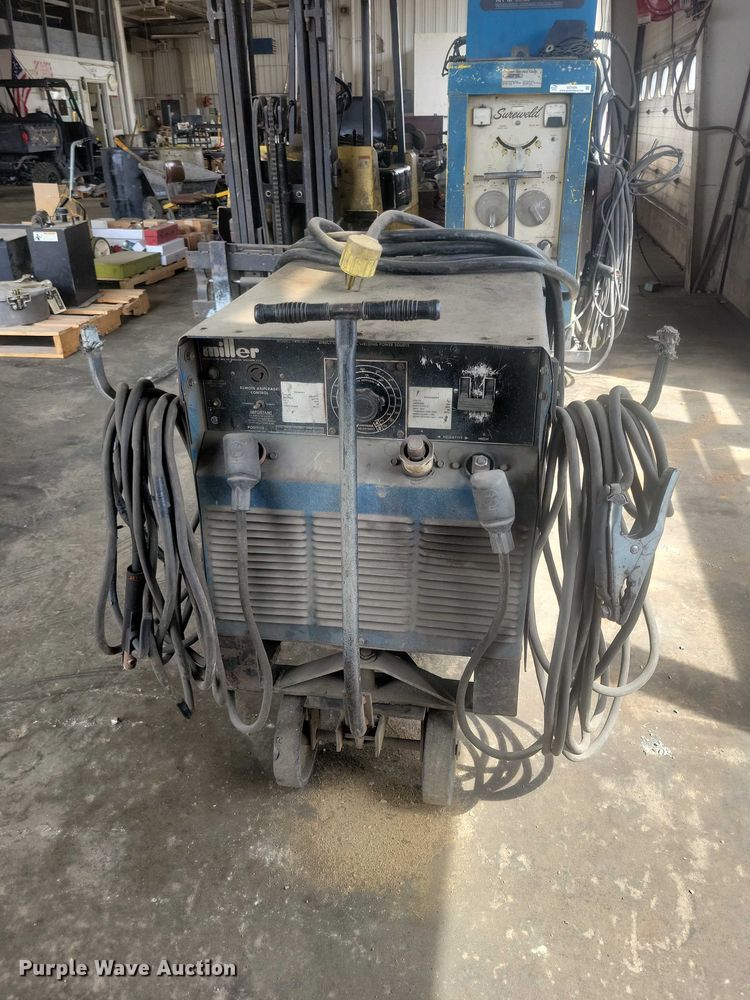image for item DZ7008 Miller SRH-303 welder