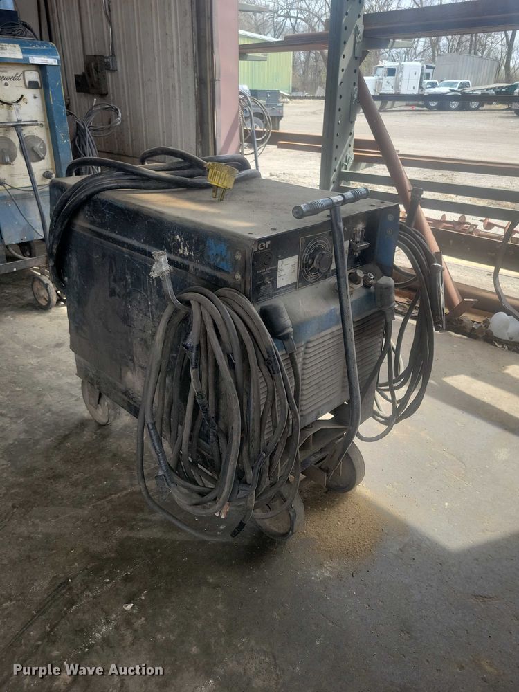 image for item DZ7008 Miller SRH-303 welder