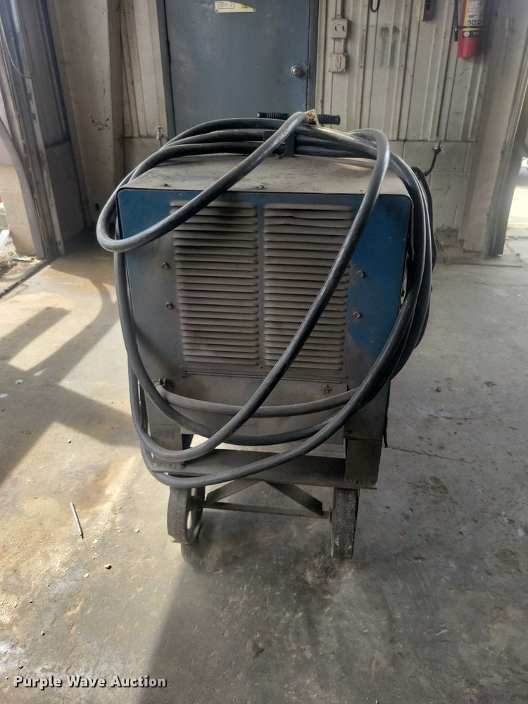 image for item DZ7008 Miller SRH-303 welder