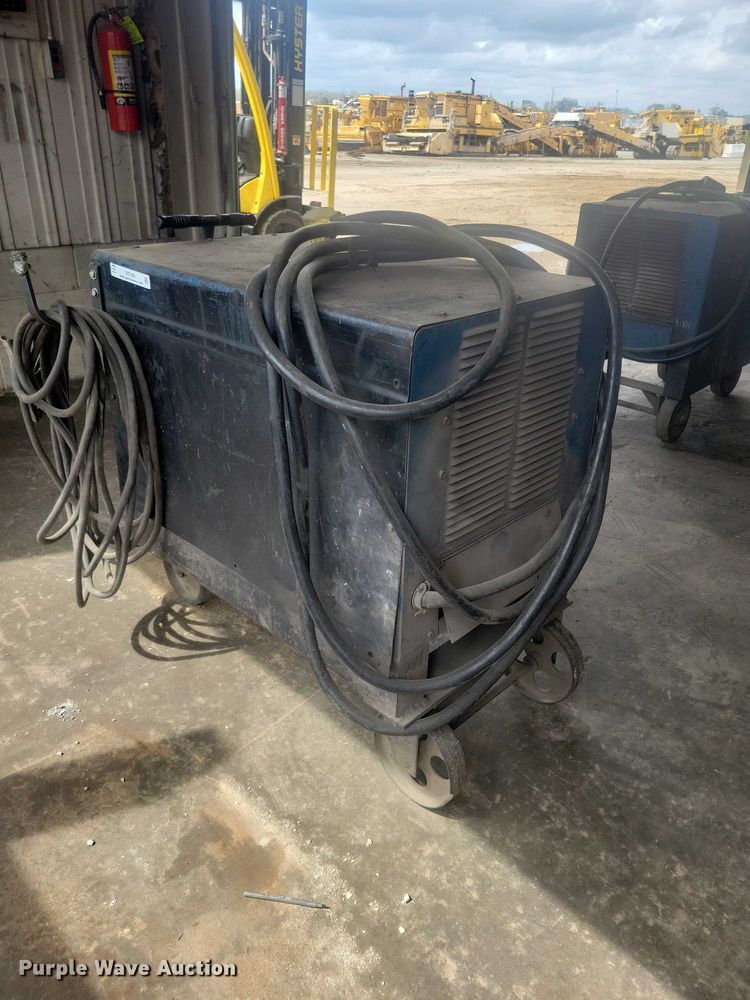 image for item DZ7008 Miller SRH-303 welder