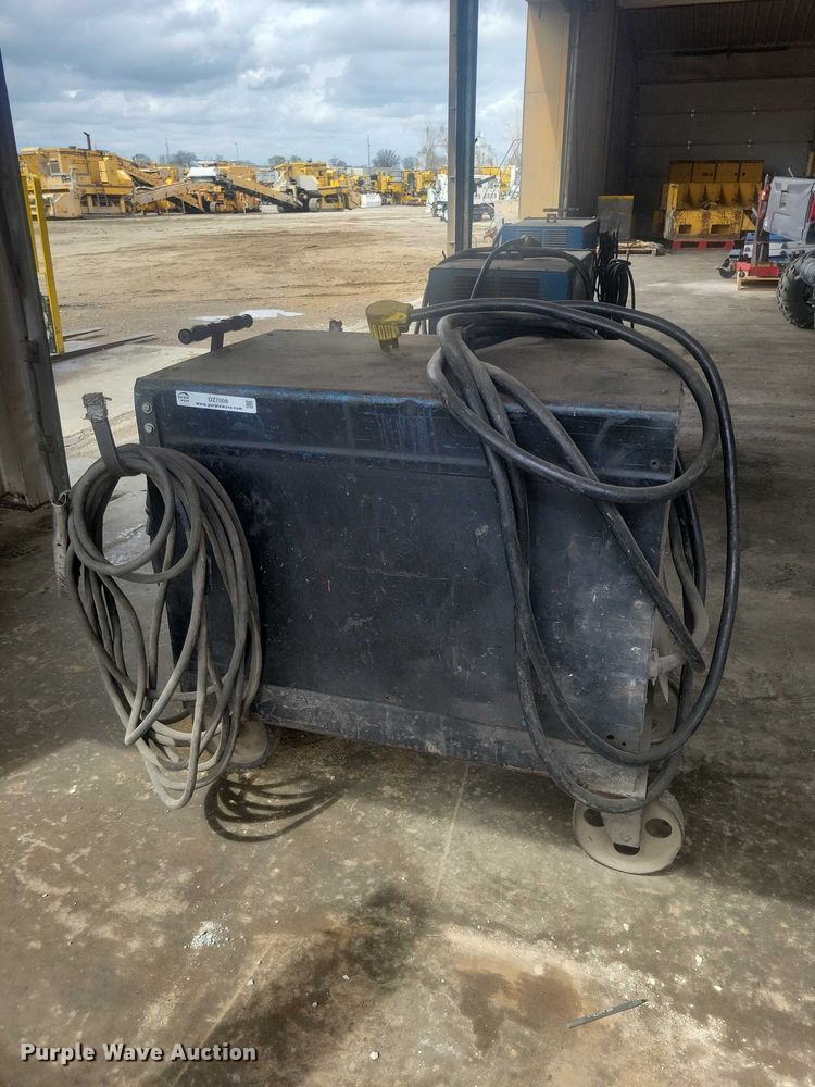 image for item DZ7008 Miller SRH-303 welder