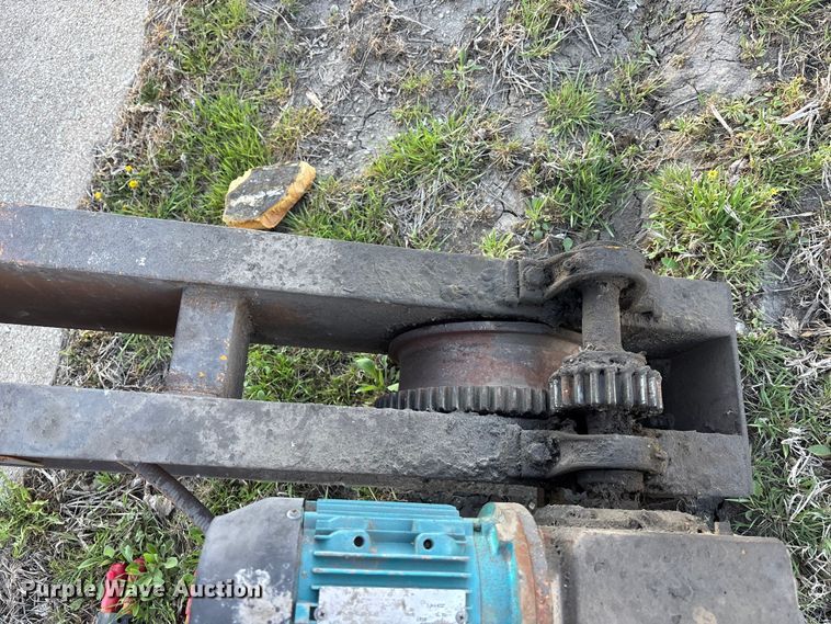 image for item EA4692 Abel-Howe overhead crane