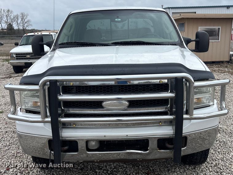 image for item EA4728 2005 Ford F250 Super Duty Crew Cab pickup truck