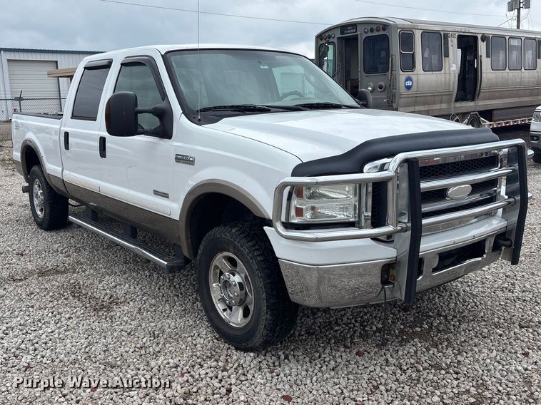 image for item EA4728 2005 Ford F250 Super Duty Crew Cab pickup truck