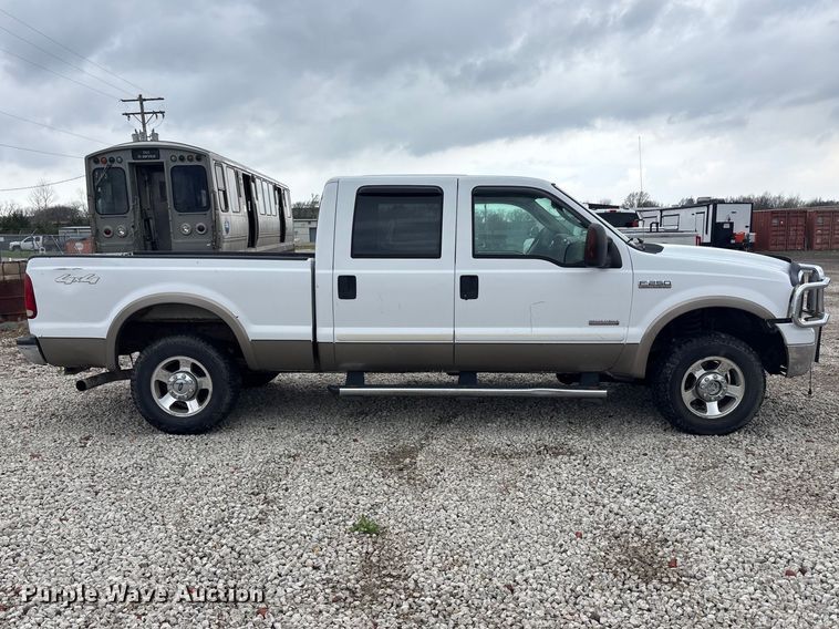 image for item EA4728 2005 Ford F250 Super Duty Crew Cab pickup truck