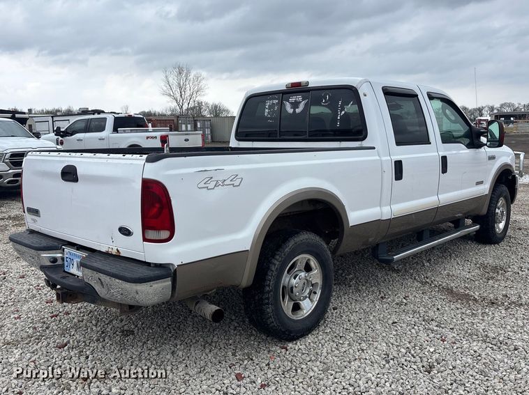 image for item EA4728 2005 Ford F250 Super Duty Crew Cab pickup truck