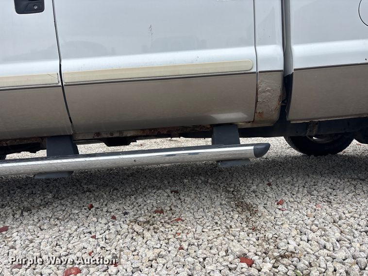 image for item EA4728 2005 Ford F250 Super Duty Crew Cab pickup truck