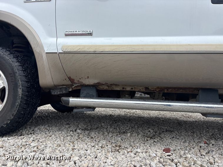 image for item EA4728 2005 Ford F250 Super Duty Crew Cab pickup truck