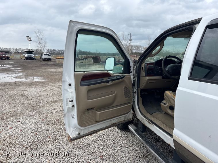 image for item EA4728 2005 Ford F250 Super Duty Crew Cab pickup truck