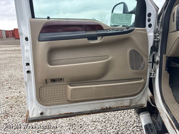 image for item EA4728 2005 Ford F250 Super Duty Crew Cab pickup truck