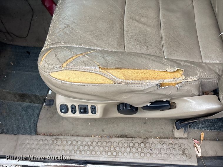 image for item EA4728 2005 Ford F250 Super Duty Crew Cab pickup truck