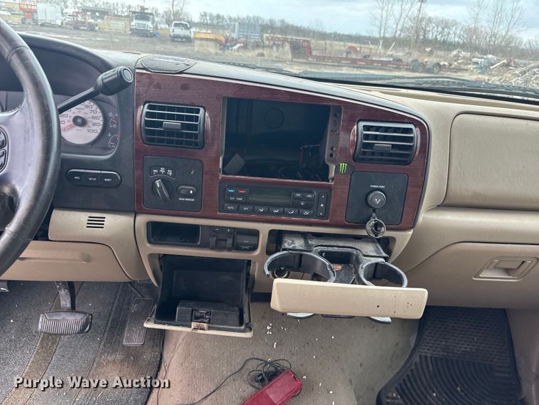 image for item EA4728 2005 Ford F250 Super Duty Crew Cab pickup truck