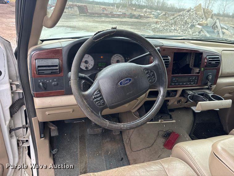 image for item EA4728 2005 Ford F250 Super Duty Crew Cab pickup truck