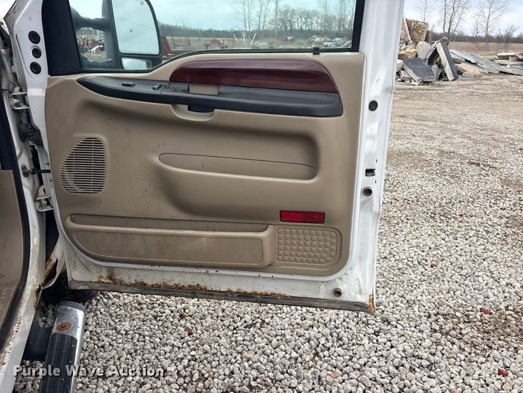 image for item EA4728 2005 Ford F250 Super Duty Crew Cab pickup truck