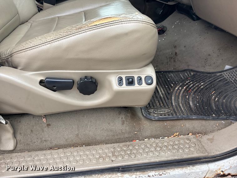 image for item EA4728 2005 Ford F250 Super Duty Crew Cab pickup truck