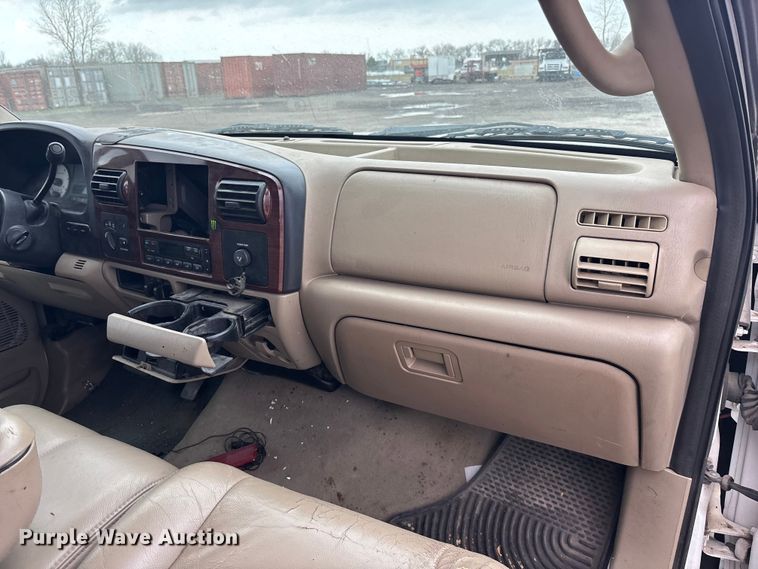 image for item EA4728 2005 Ford F250 Super Duty Crew Cab pickup truck