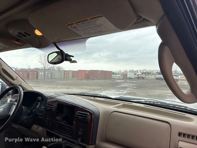 image for item EA4728 2005 Ford F250 Super Duty Crew Cab pickup truck