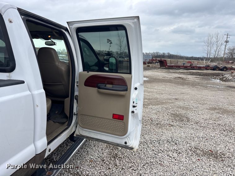 image for item EA4728 2005 Ford F250 Super Duty Crew Cab pickup truck