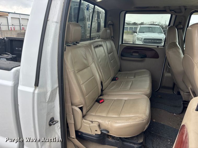 image for item EA4728 2005 Ford F250 Super Duty Crew Cab pickup truck