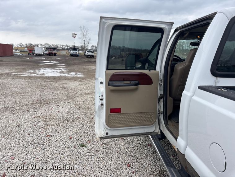 image for item EA4728 2005 Ford F250 Super Duty Crew Cab pickup truck