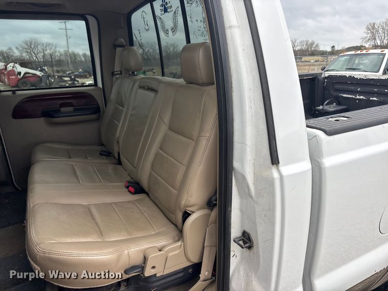 image for item EA4728 2005 Ford F250 Super Duty Crew Cab pickup truck