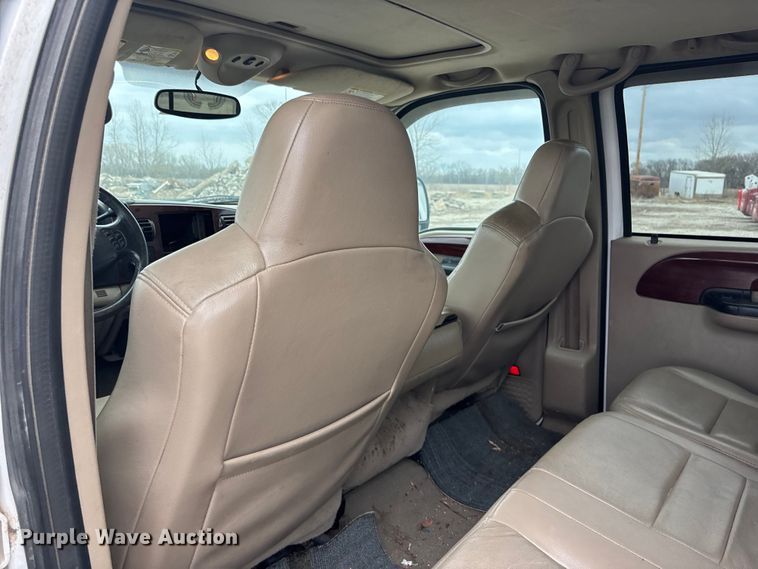 image for item EA4728 2005 Ford F250 Super Duty Crew Cab pickup truck