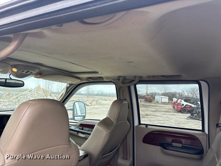 image for item EA4728 2005 Ford F250 Super Duty Crew Cab pickup truck