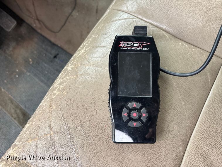 image for item EA4728 2005 Ford F250 Super Duty Crew Cab pickup truck