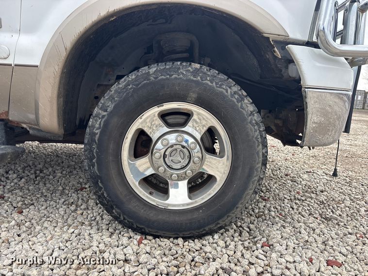 image for item EA4728 2005 Ford F250 Super Duty Crew Cab pickup truck