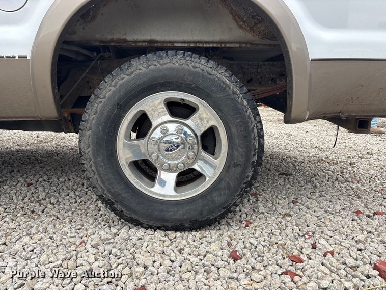 image for item EA4728 2005 Ford F250 Super Duty Crew Cab pickup truck