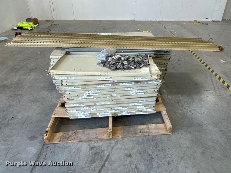 image for item EA4737 Metal shelving