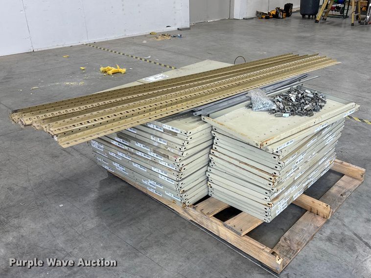 image for item EA4737 Metal shelving