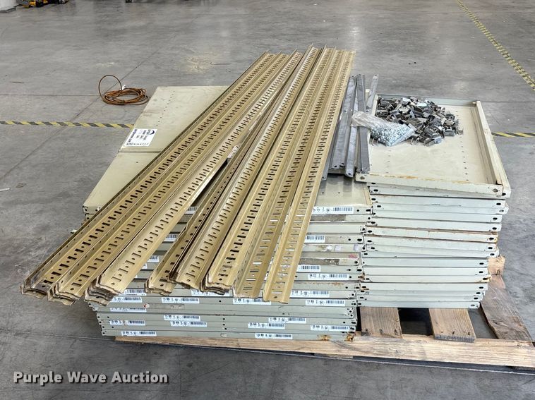 image for item EA4737 Metal shelving