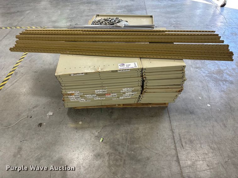 image for item EA4737 Metal shelving