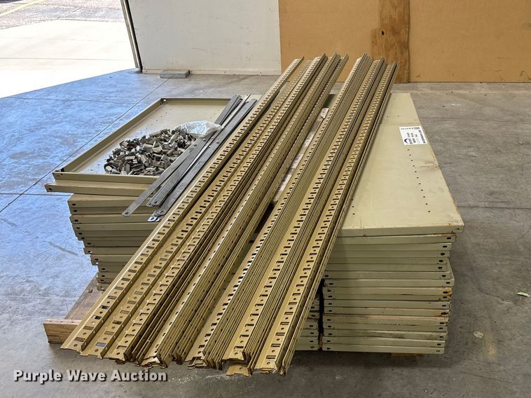 image for item EA4737 Metal shelving