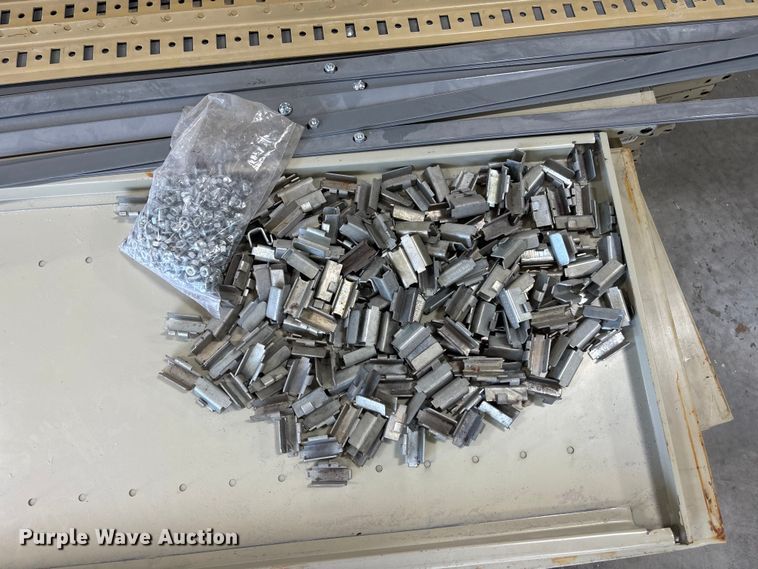 image for item EA4737 Metal shelving