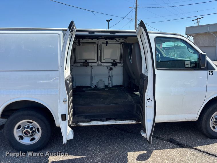 image for item EA4738 2015 GMC Savana van
