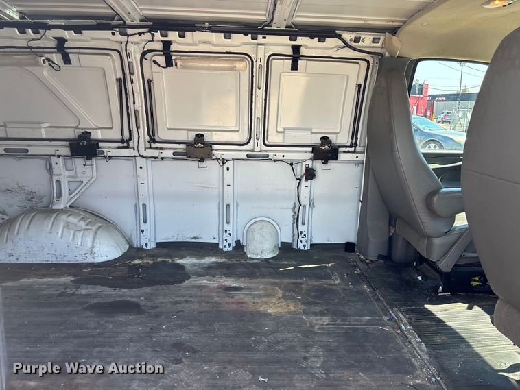 image for item EA4738 2015 GMC Savana van