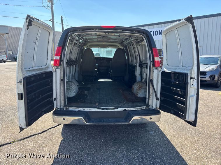 image for item EA4738 2015 GMC Savana van