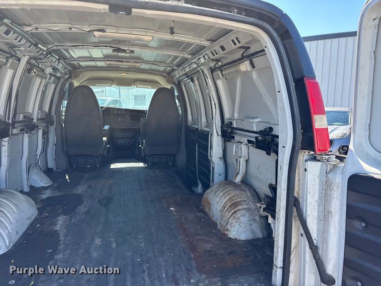 image for item EA4738 2015 GMC Savana van