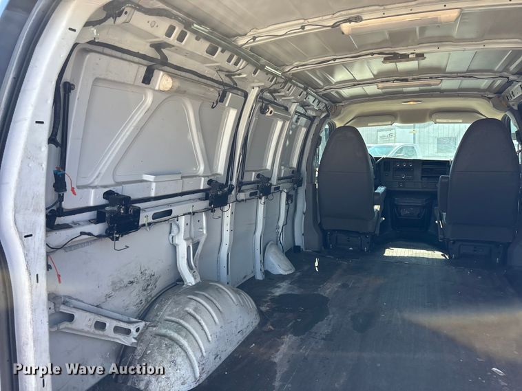image for item EA4738 2015 GMC Savana van
