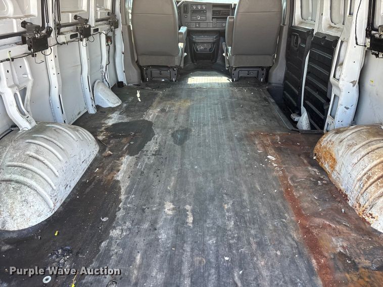 image for item EA4738 2015 GMC Savana van