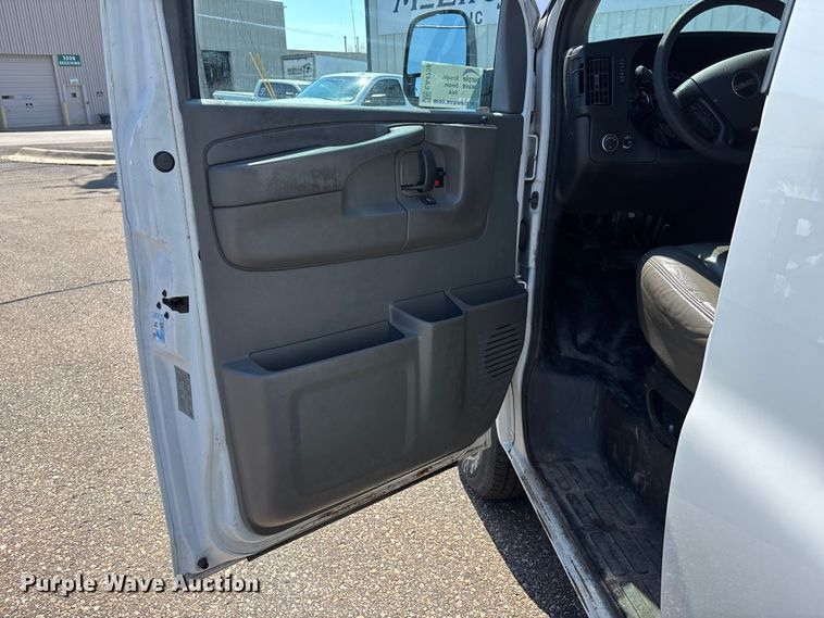 image for item EA4738 2015 GMC Savana van