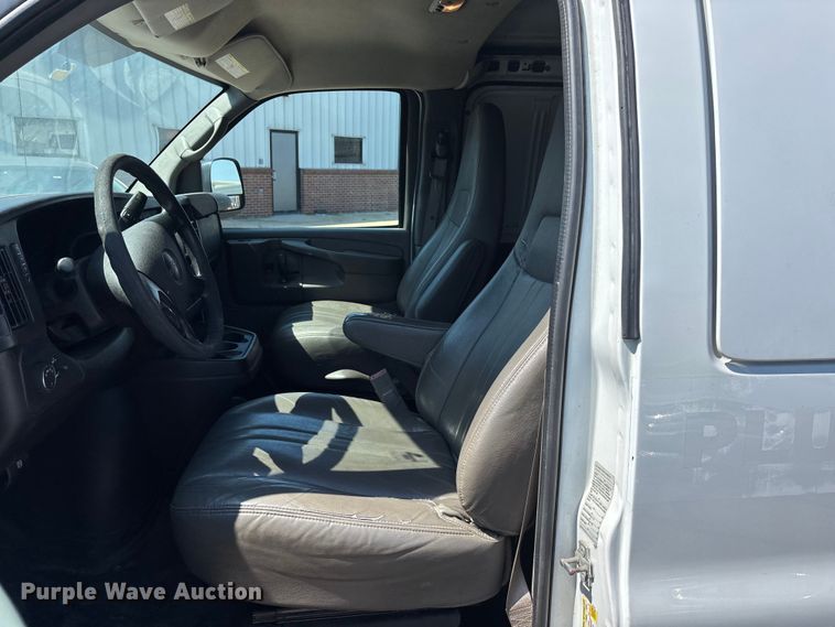 image for item EA4738 2015 GMC Savana van