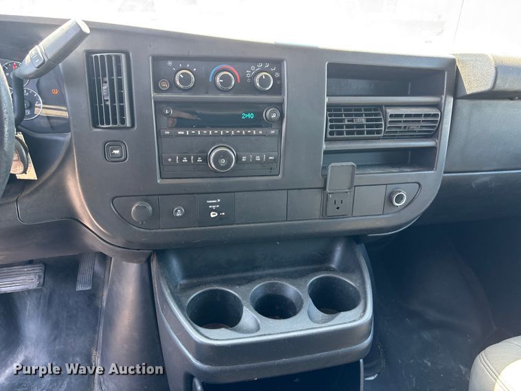image for item EA4738 2015 GMC Savana van
